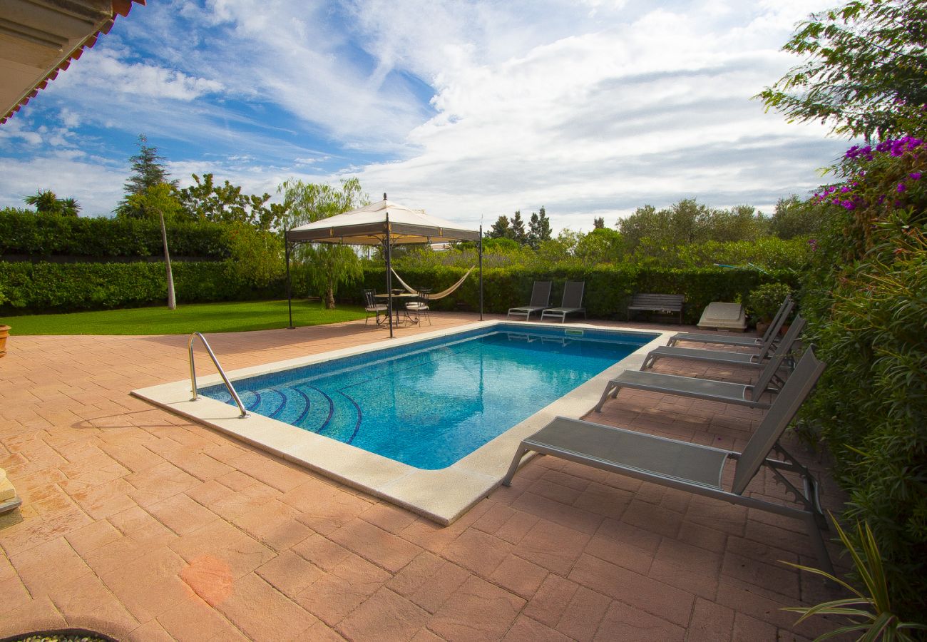 Villa en Reus - Villa Reus: Port Aventura, Golf y Costa Dorada