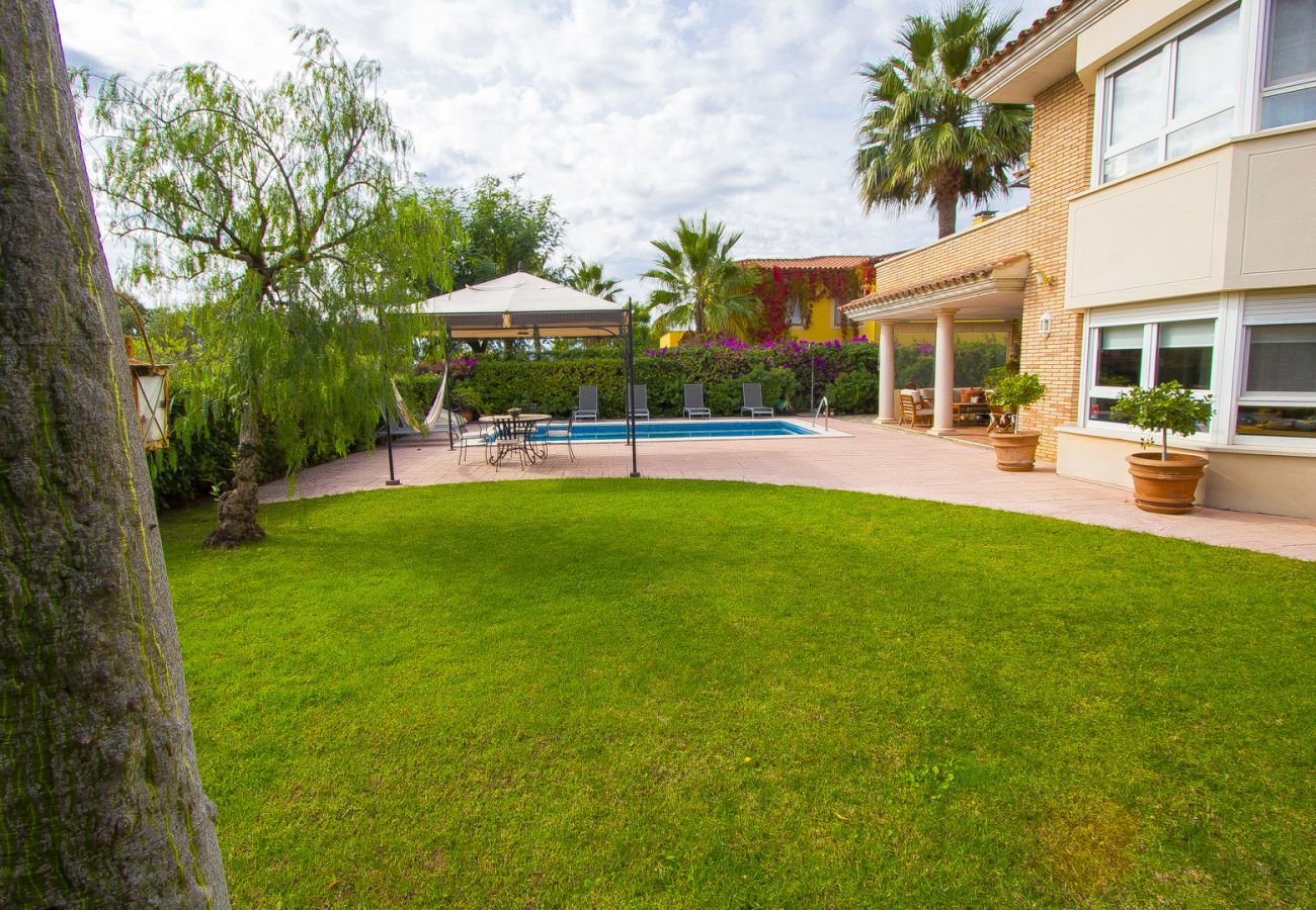 Villa en Reus - Villa Reus: Port Aventura, Golf y Costa Dorada