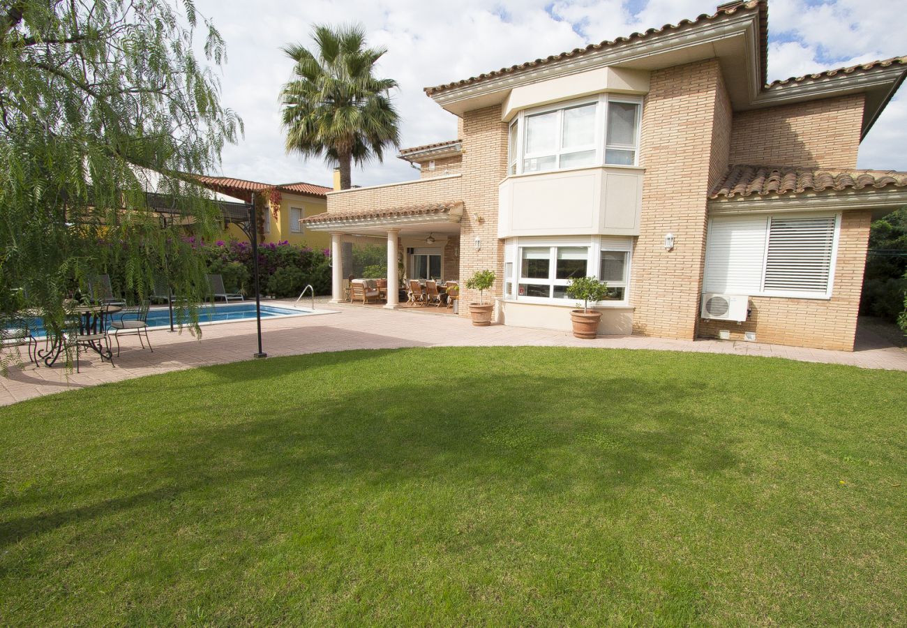 Villa en Reus - Villa Reus: Port Aventura, Golf y Costa Dorada