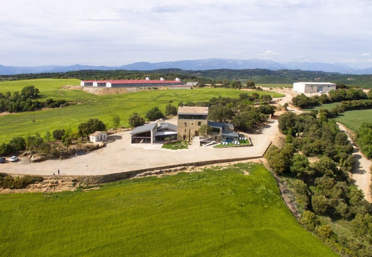 Villa en Torà - Fabulosa Villa para 28 con Piscina Climatizada.