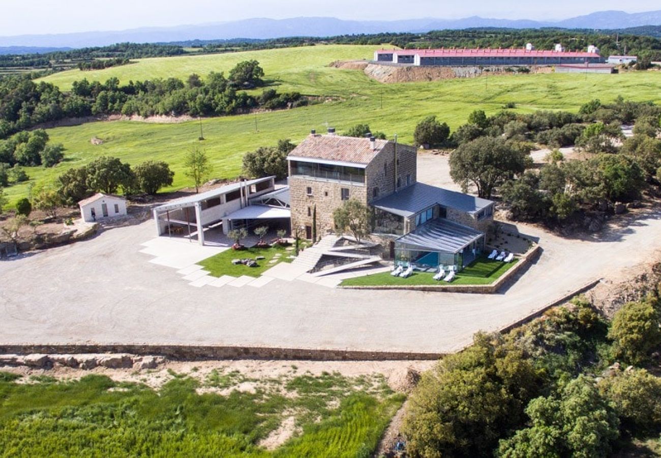 Villa en Torà - Fabulosa Villa para 28 con Piscina Climatizada.