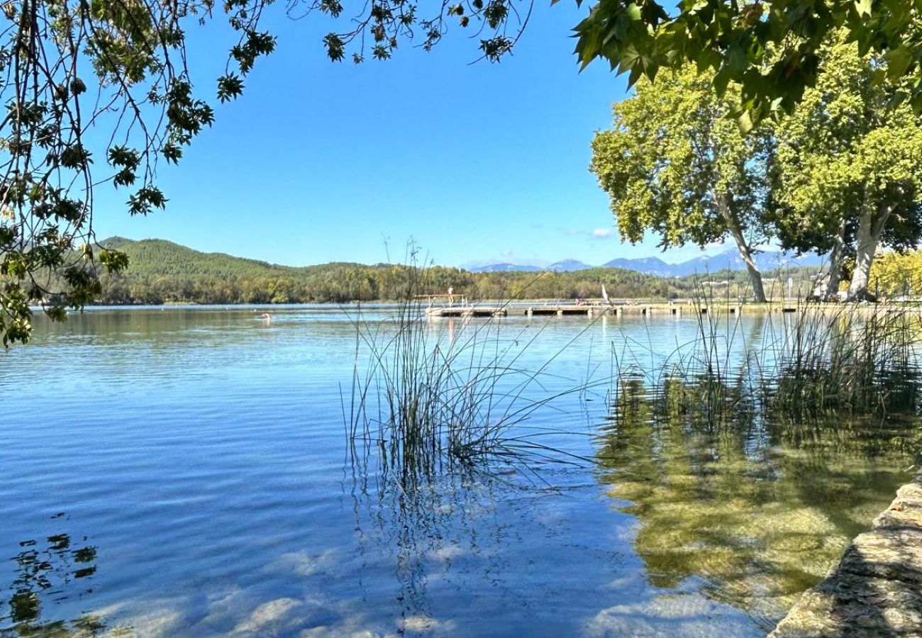 Villa en Gerona / Girona - ¡Un oasis fuera de lo común cerca del lago!