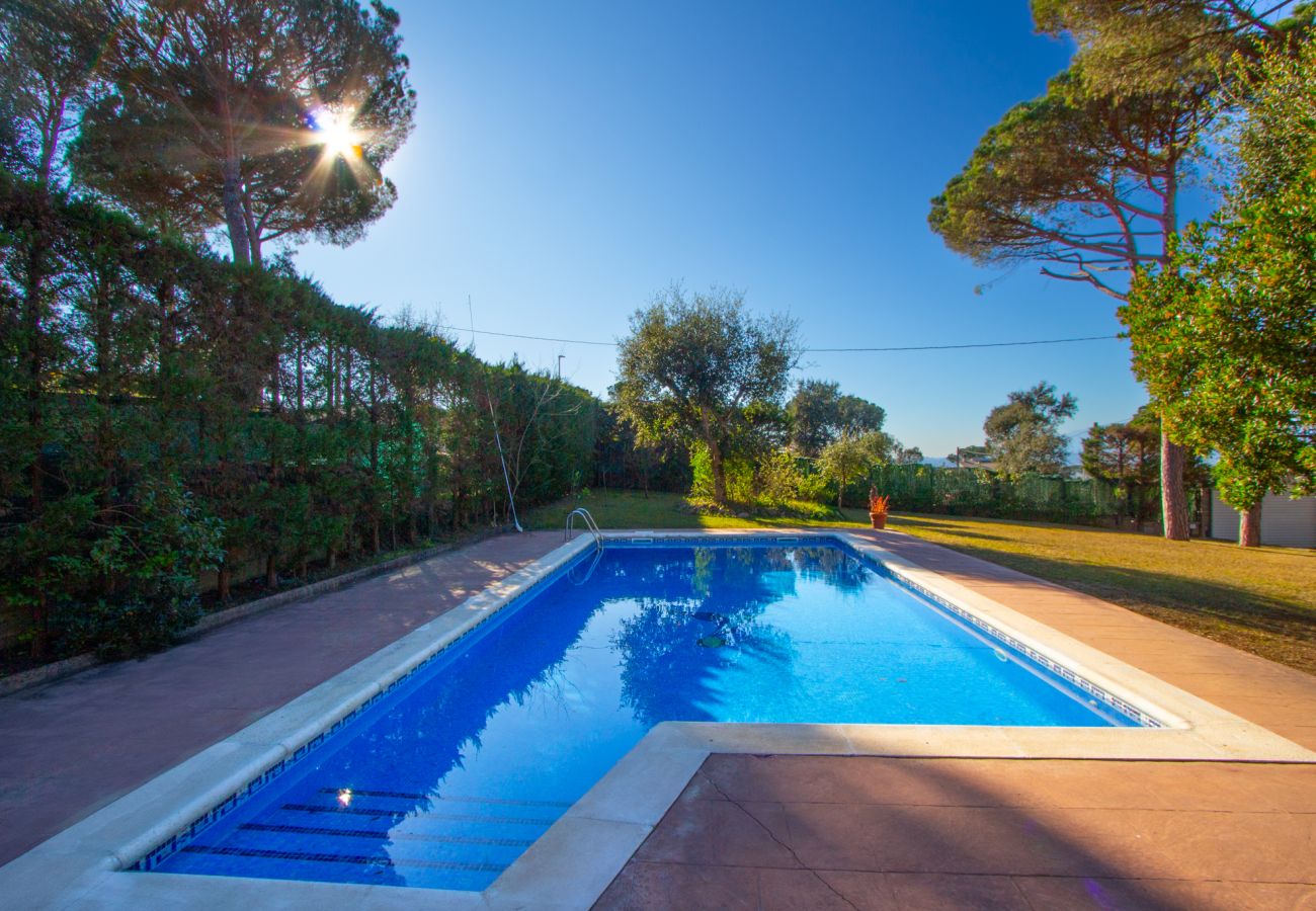 Villa en Sils - Espaciosa casa de campo en Costa Brava, relájate!