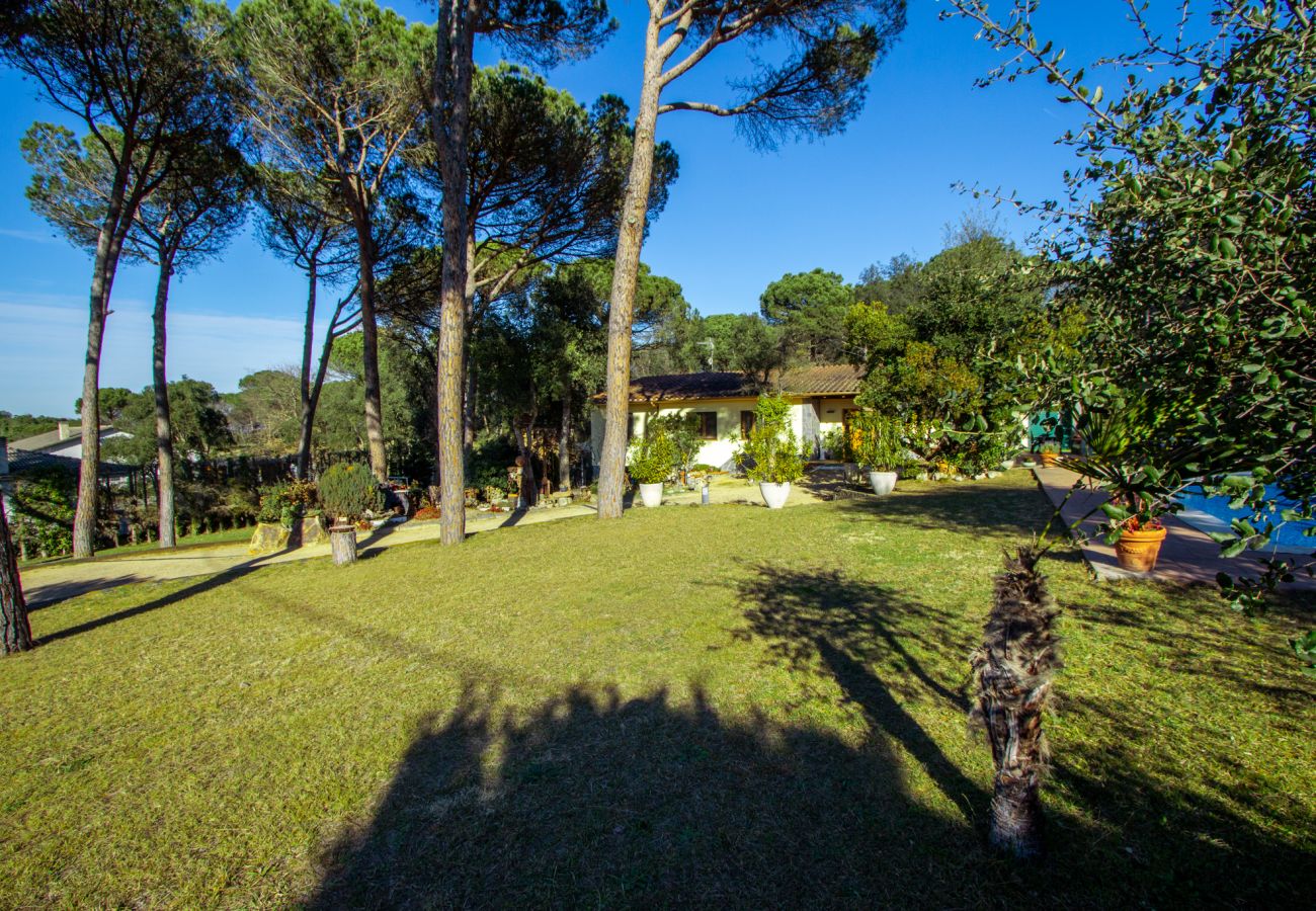 Villa en Sils - Espaciosa casa de campo en Costa Brava, relájate!