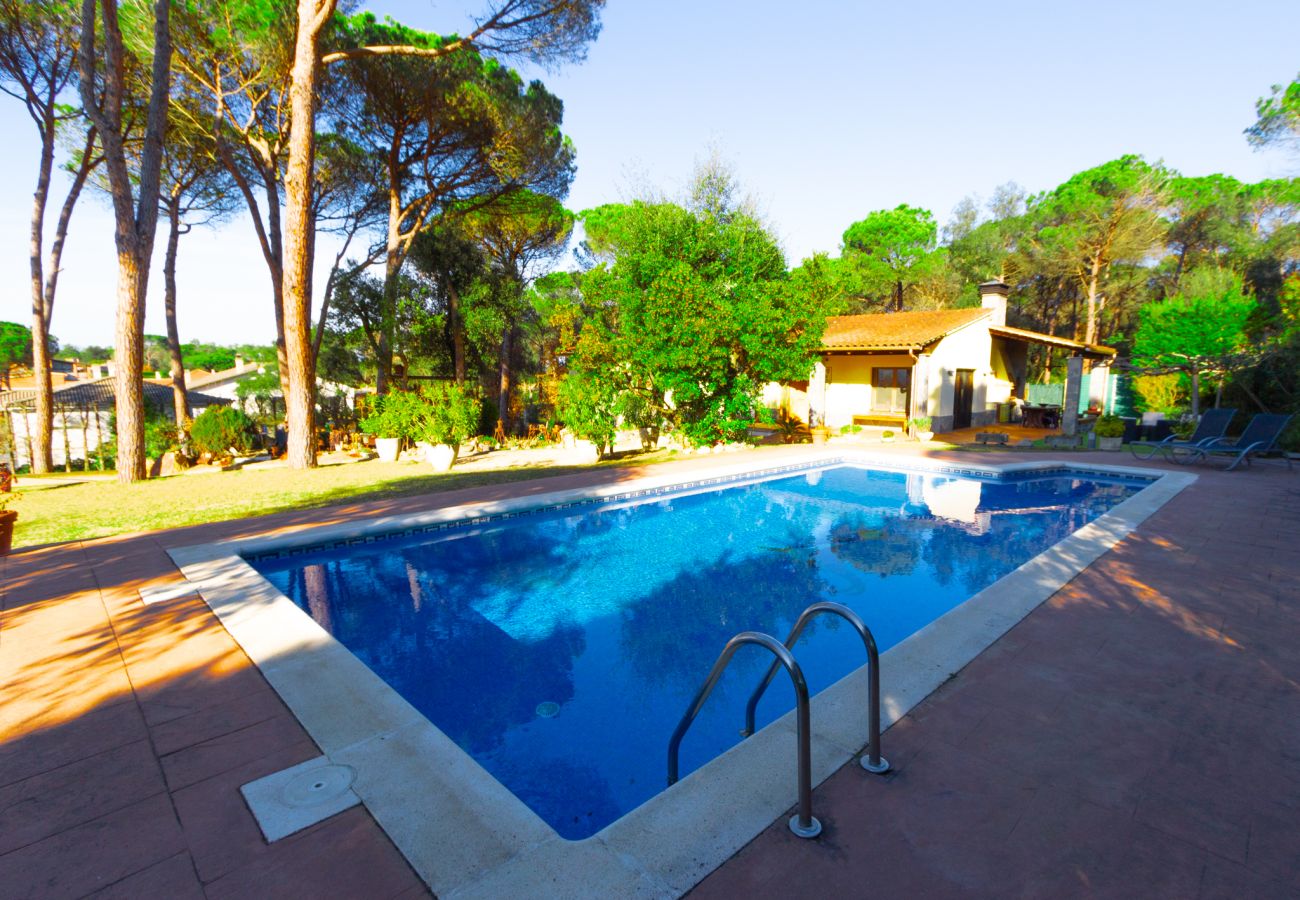 Villa en Sils - Espaciosa casa de campo en Costa Brava, relájate!