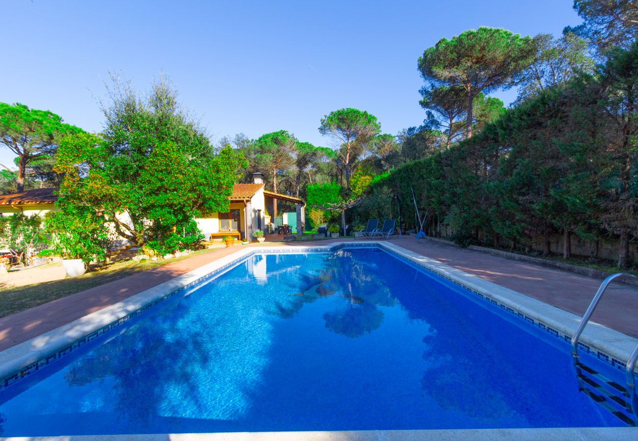 Villa en Sils - Espaciosa casa de campo en Costa Brava, relájate!