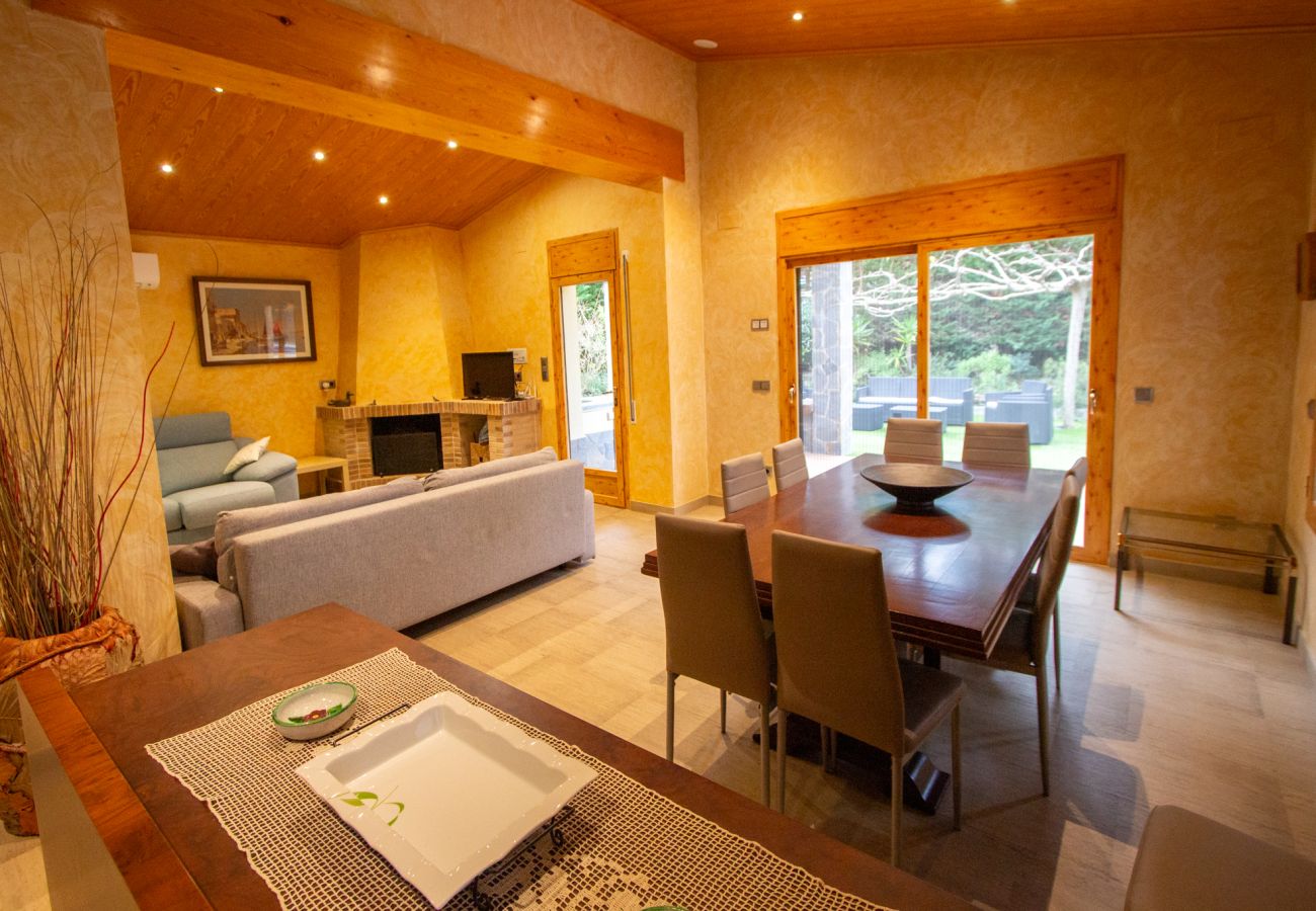 Villa en Sils - Espaciosa casa de campo en Costa Brava, relájate!