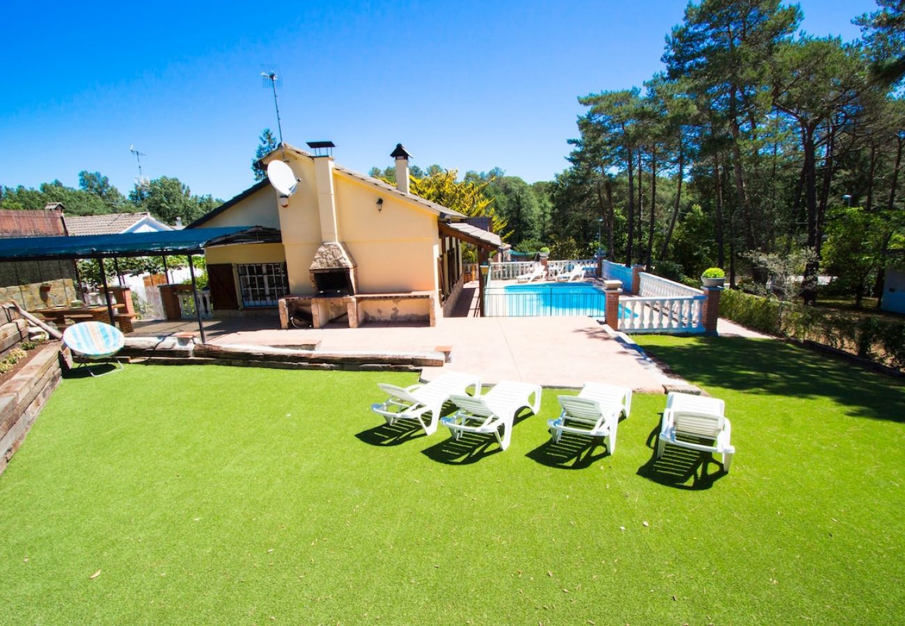 Villa à Santa Coloma de Farners -  Villa Costa Brava avec piscine privée et jardin spacieux