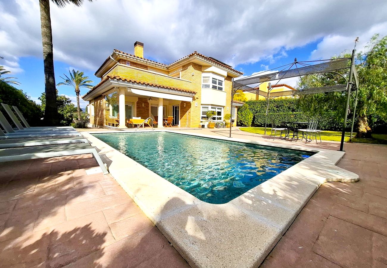 Villa in Reus - Villa Reus: Port Aventura, Golf & Costa Dorada