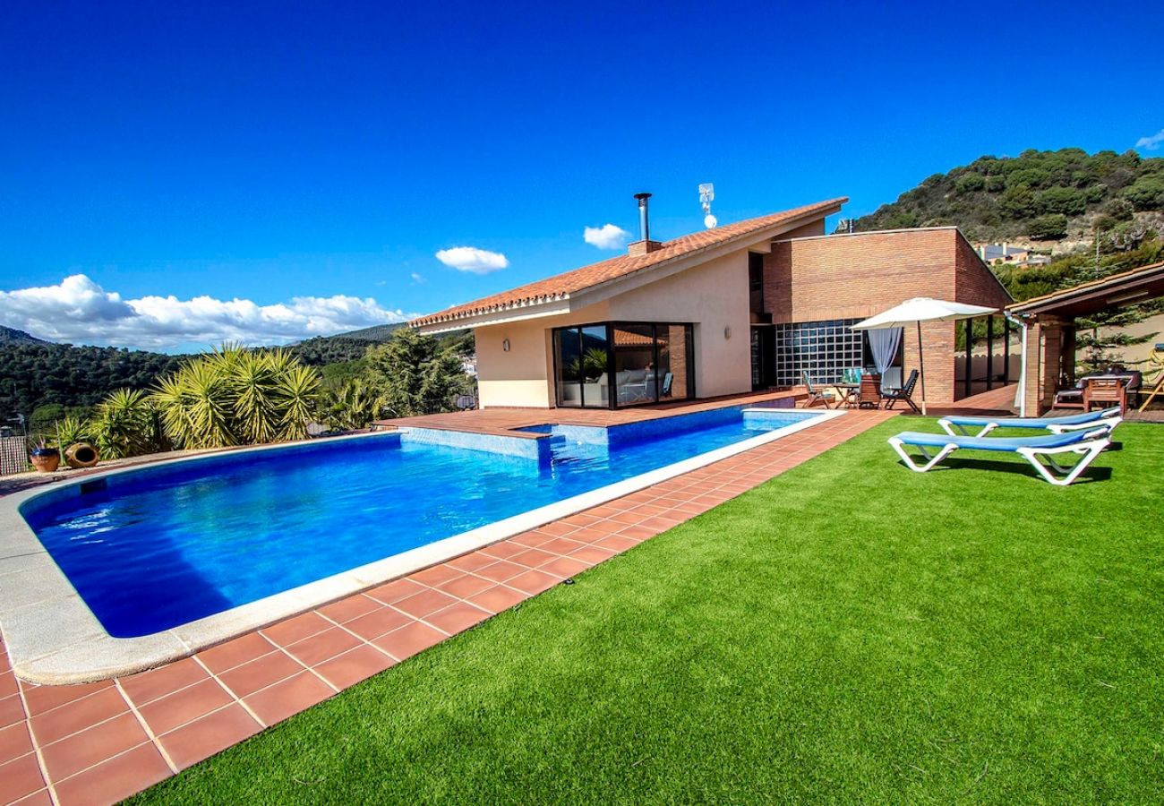 Villa in Caldes De Montbui - Stunning modern villa - just half hour to Barcelona!