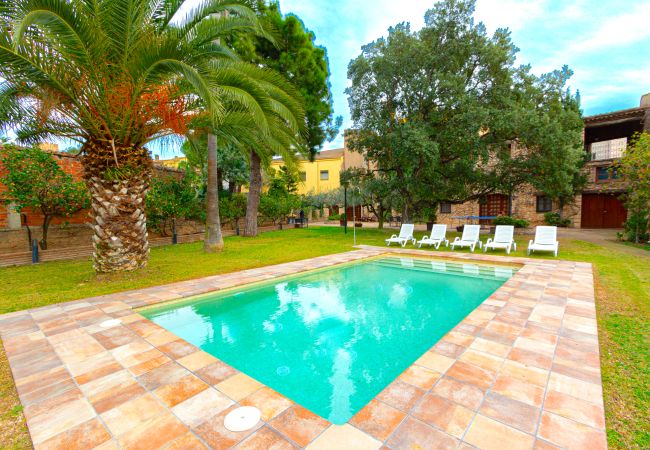 Villa/Dettached house in Santa Oliva - Timeless Elegance near Barcelona, 14 min to beach