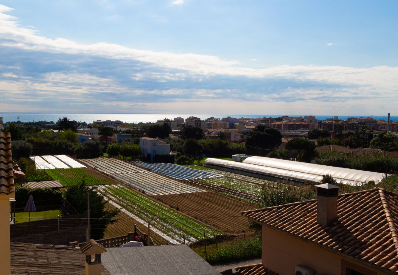 Villa in Pineda de Mar - Cozy beach town villa for 8 - no car necessary!