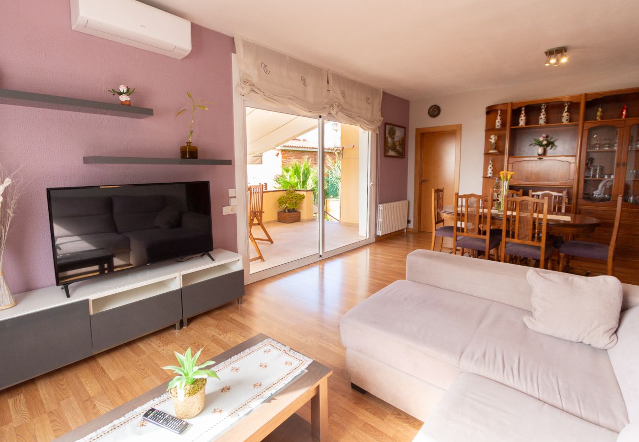 Villa in Pineda de Mar - Cozy beach town villa for 8 - no car necessary!