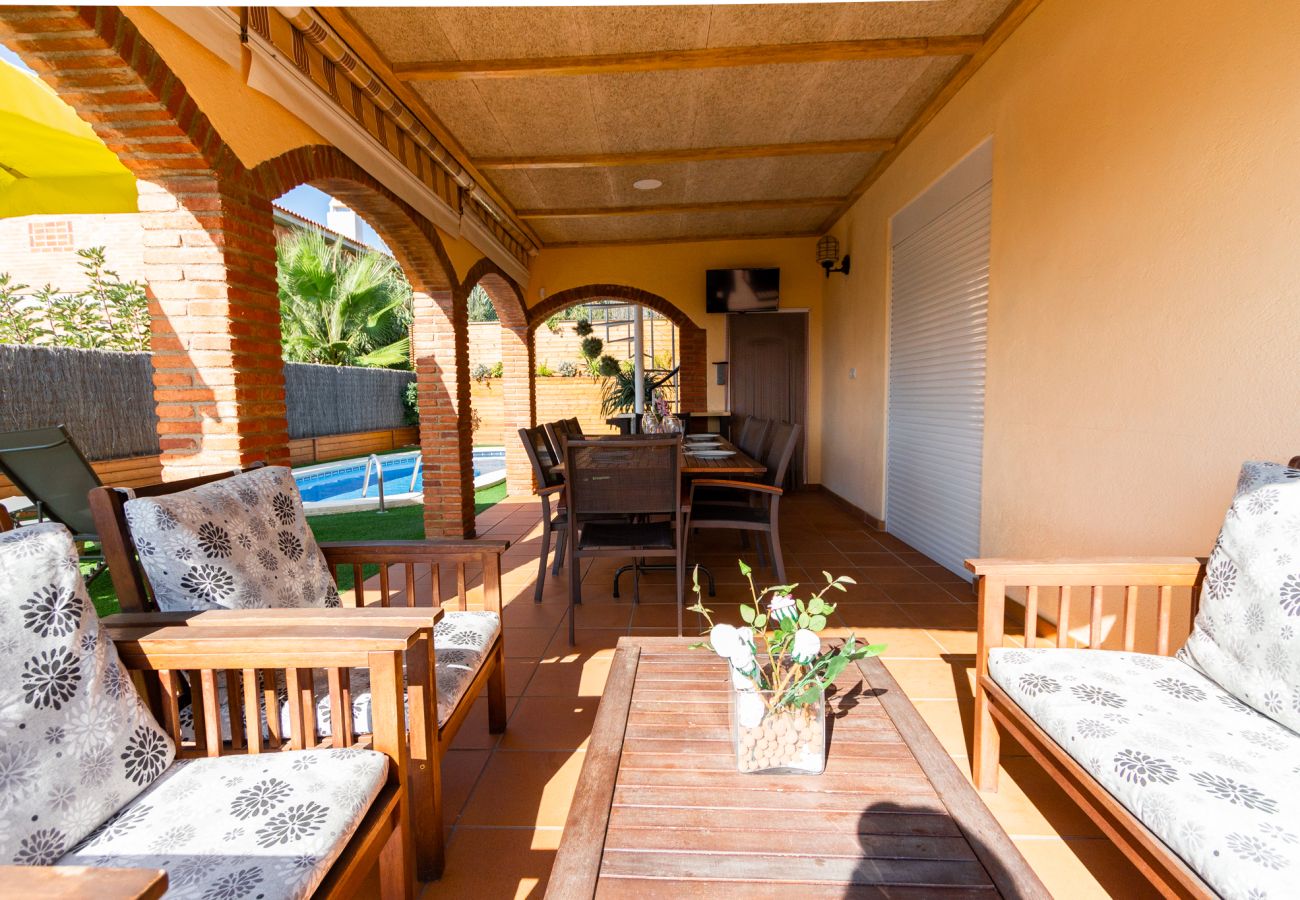 Villa in Pineda de Mar - Cozy beach town villa for 8 - no car necessary!