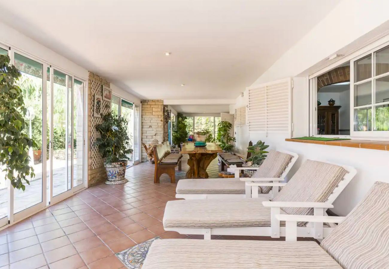 Villa in Cunit - Traditional Elegance 1km to beach